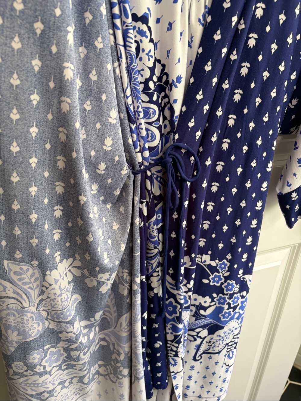 Excellent condition size XL In Bloom by Joquil Blue & White gown and robe. - Picture 10 of 10